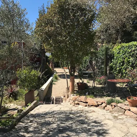 La Maison Rouge Dans Les Pins * Σετ