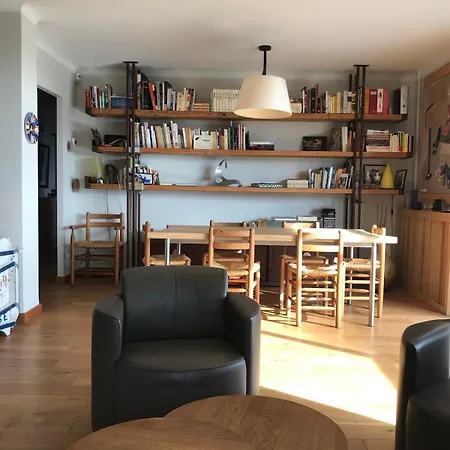 La Maison Rouge Dans Les Pins Σετ